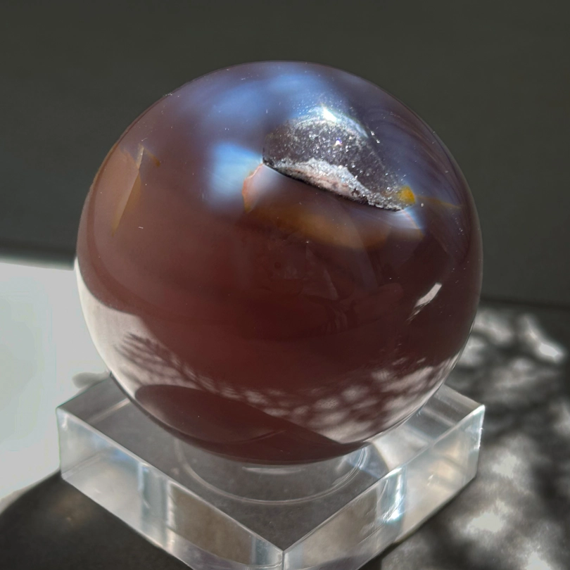 sfera di Calcedonio con Ametista